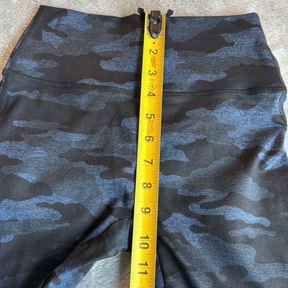 NWOT Bombshell Sportswear Fit Camo Legging Blue Size Large - Picture 13 of 14